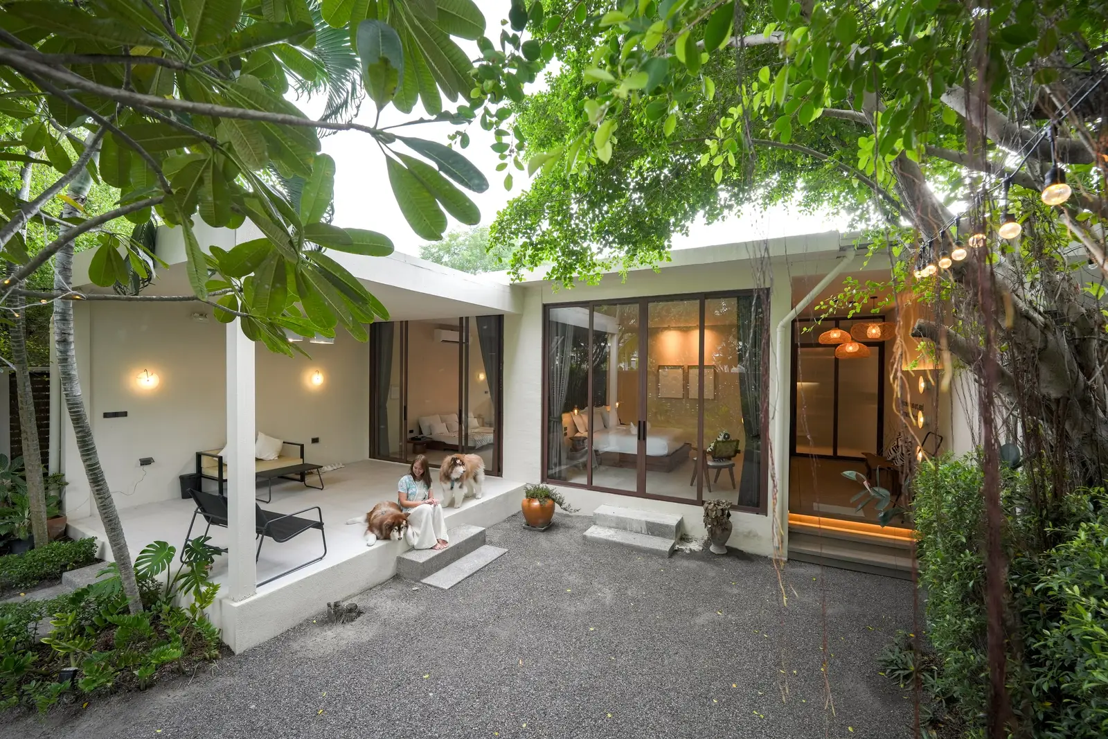 The villa, its terrace and private garden