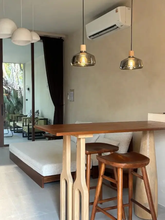Counter bar and daybed
